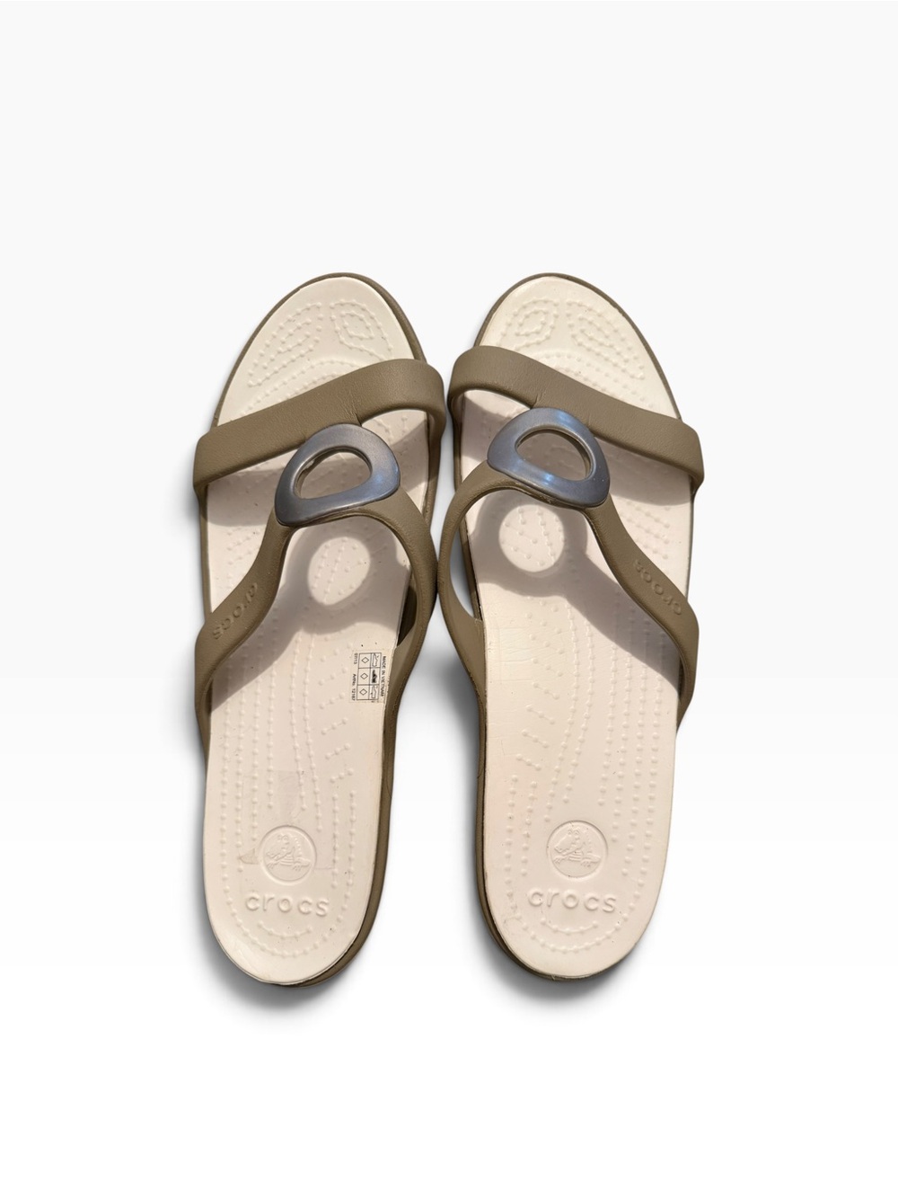 Crocs Sanrah Sandals Women Size 10
Beveled Circle Wedge Khaki Oyster Slip
On